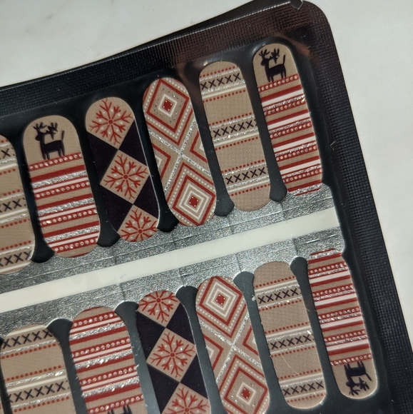 5 for $20 Nail Wraps- Winter's Knit - Picture 1 of 9